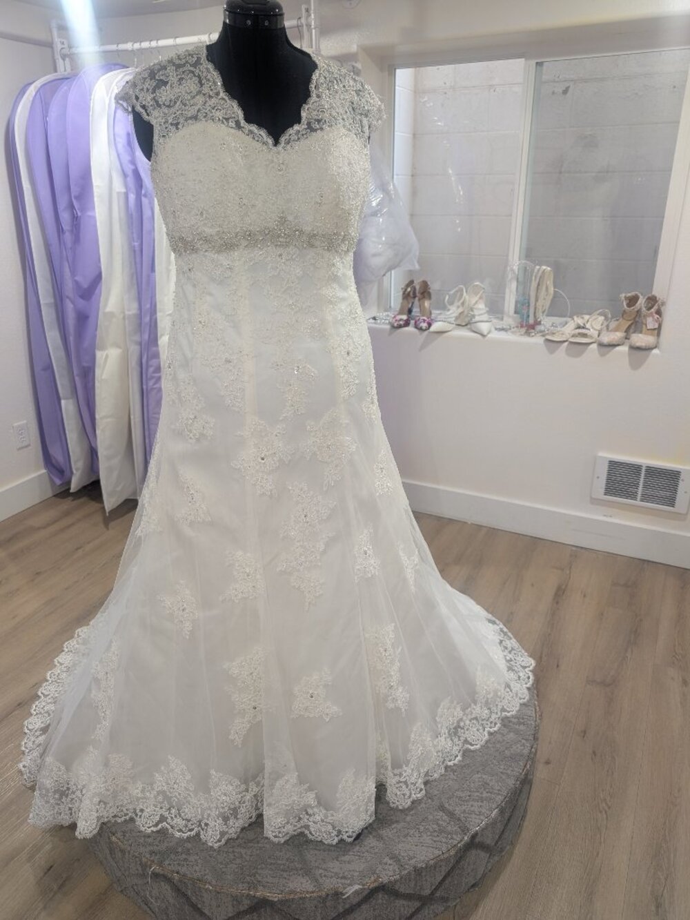 David's Bridal 9T3299 in Ivory Size 14W